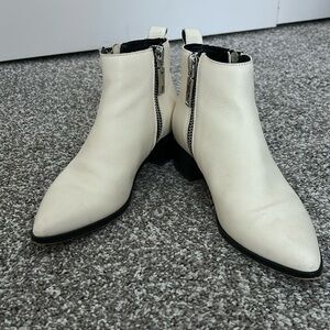 Dolce Vita 90’s Retro Style Booties